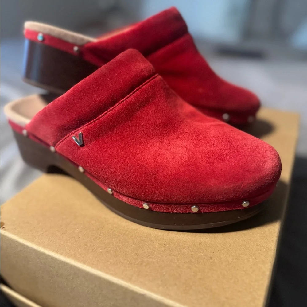 Vionic Women's Red Suede Clogs - Picture 1 of 3